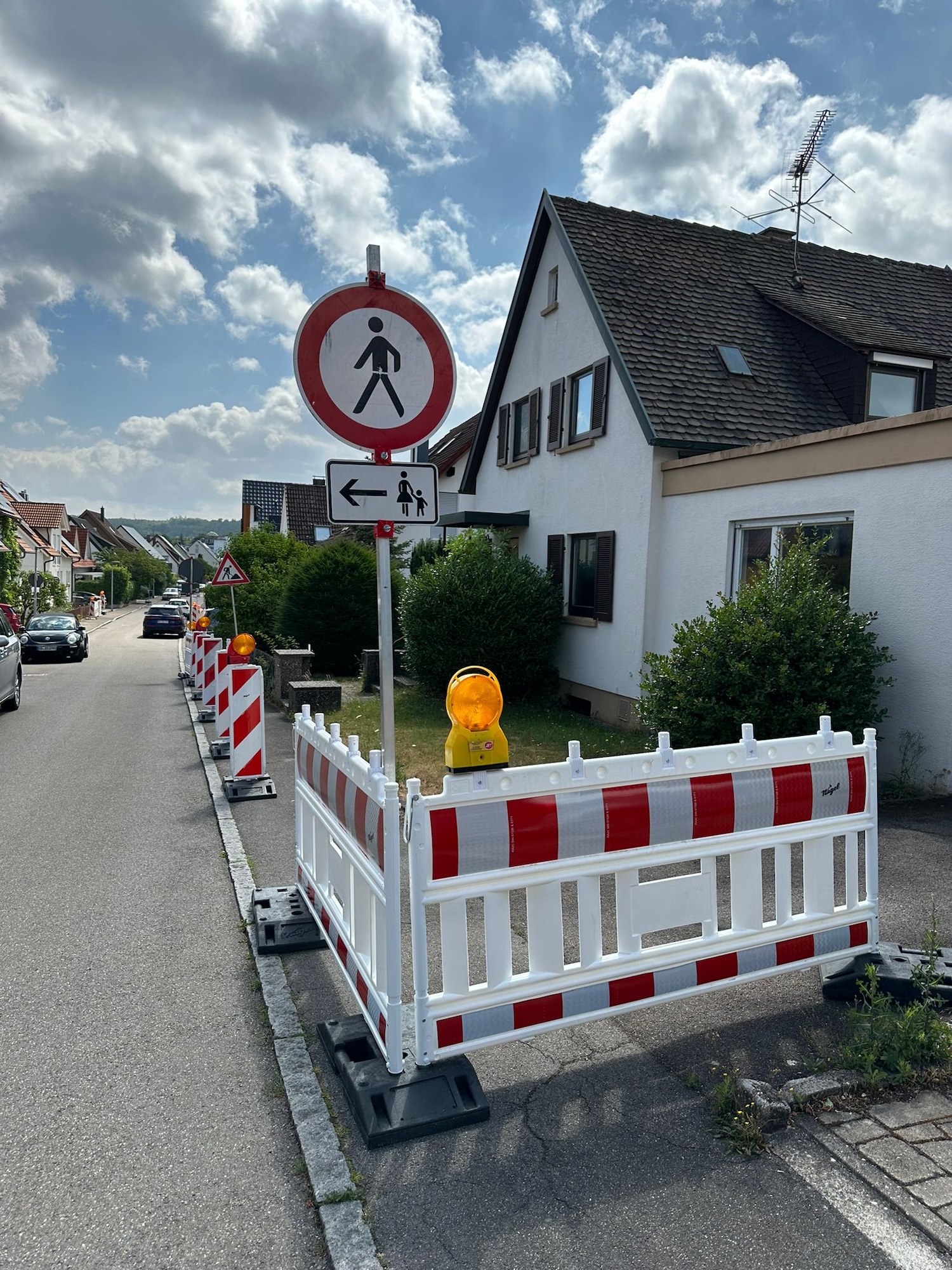 Verkehrszeichenplan für Absperrung mit Ampel, Schildern & Co. von ST-Verkehrssicherung 